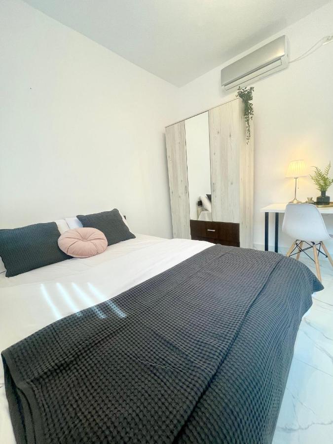 Cozy Central Studio Near Park Bukarest Exterior foto